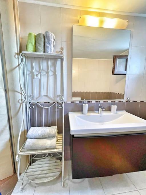 Kathiana Cozy Apartment מראה חיצוני תמונה